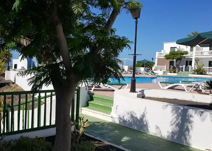 Charming In + Pool Тиас